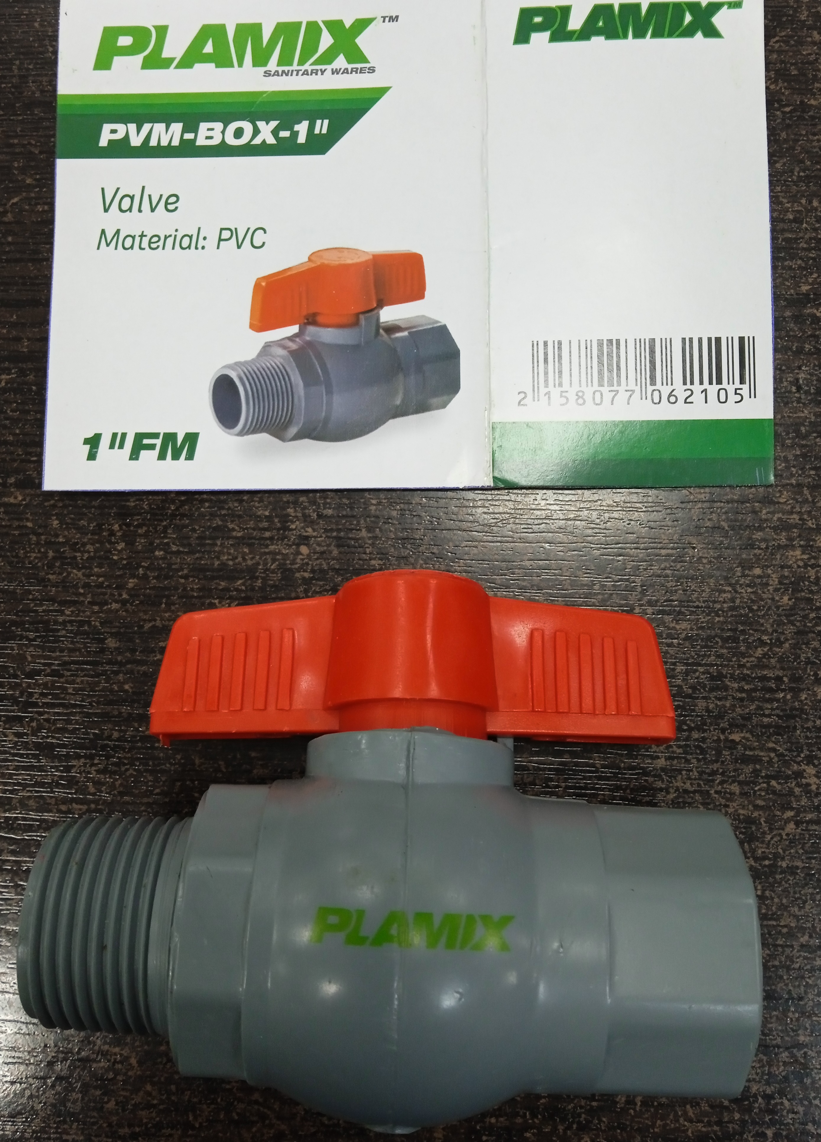 картинка Кран шаровый пластиковый 1"  ВН (серый)  PLAMIX  от магазина Евродом