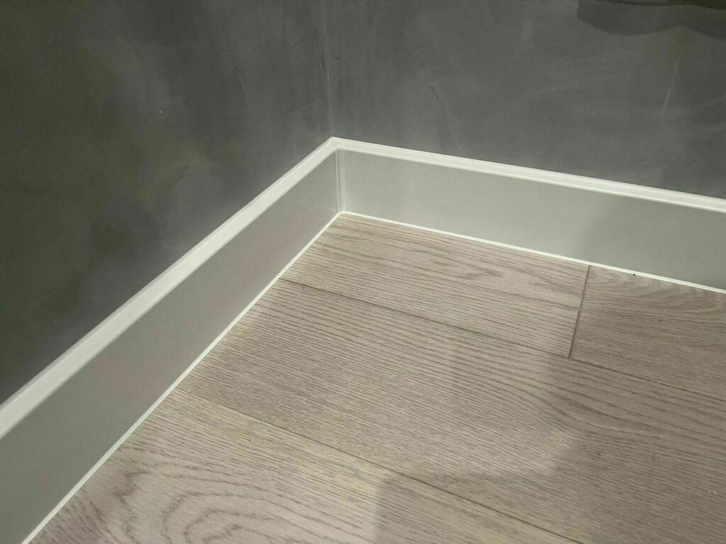 картинка Плинтус Идеал Дюра 80мм Белый прямоугольный 001, 2,2м от магазина Евродом