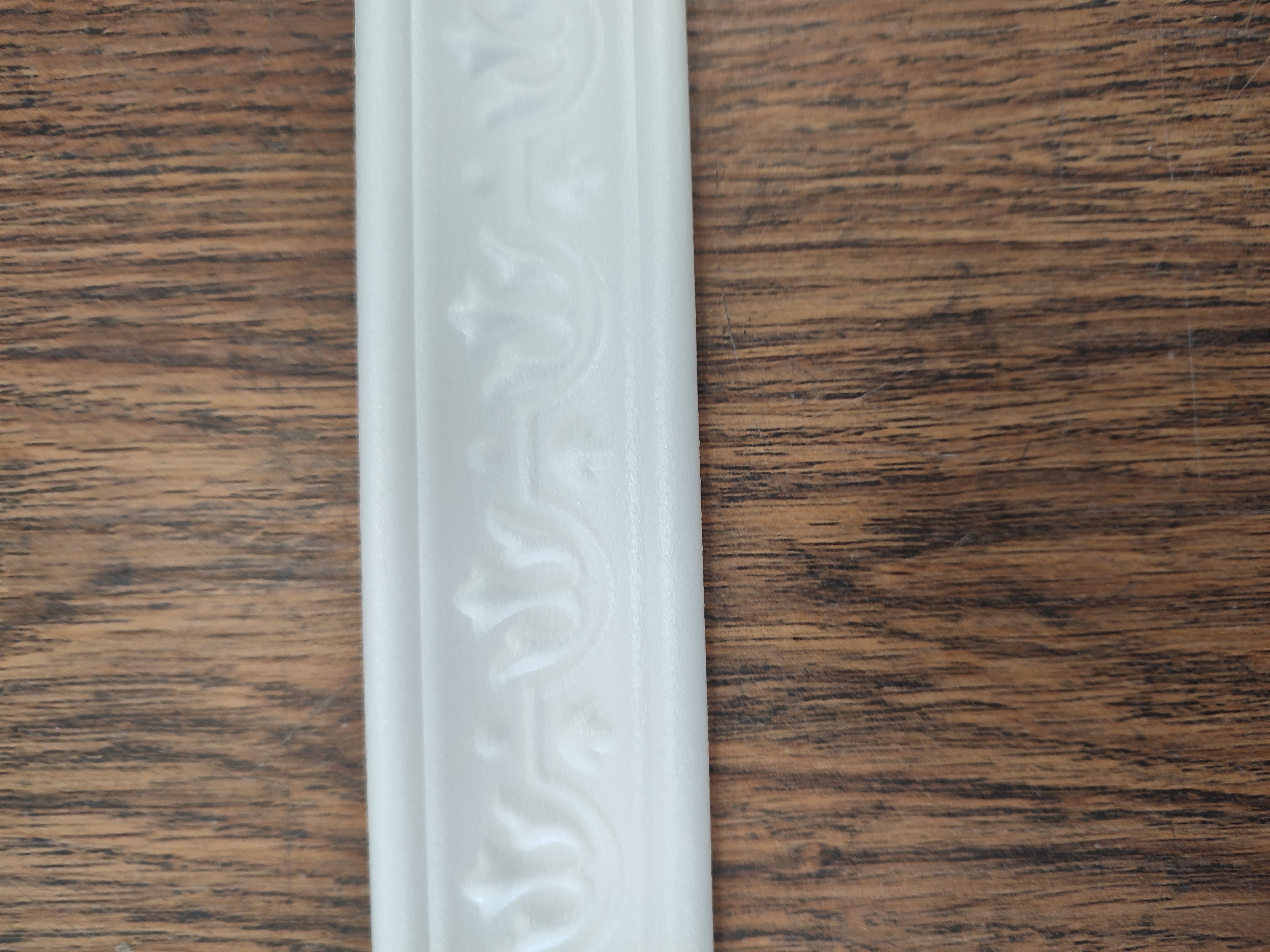 картинка Плинтус потолочный 013 (300) от магазина Евродом