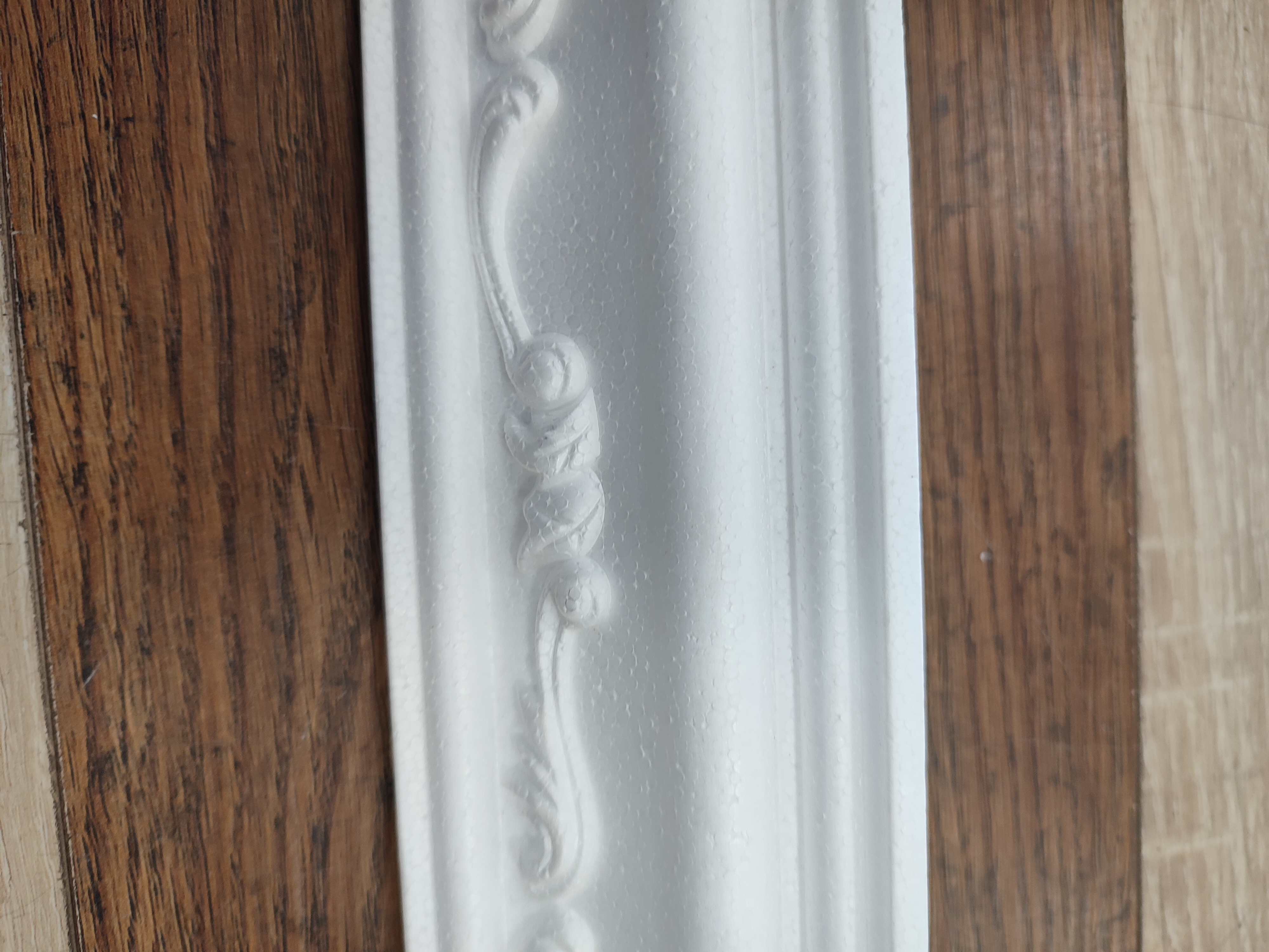 картинка Плинтус потолочный D108/80 (35) 2м от магазина Евродом