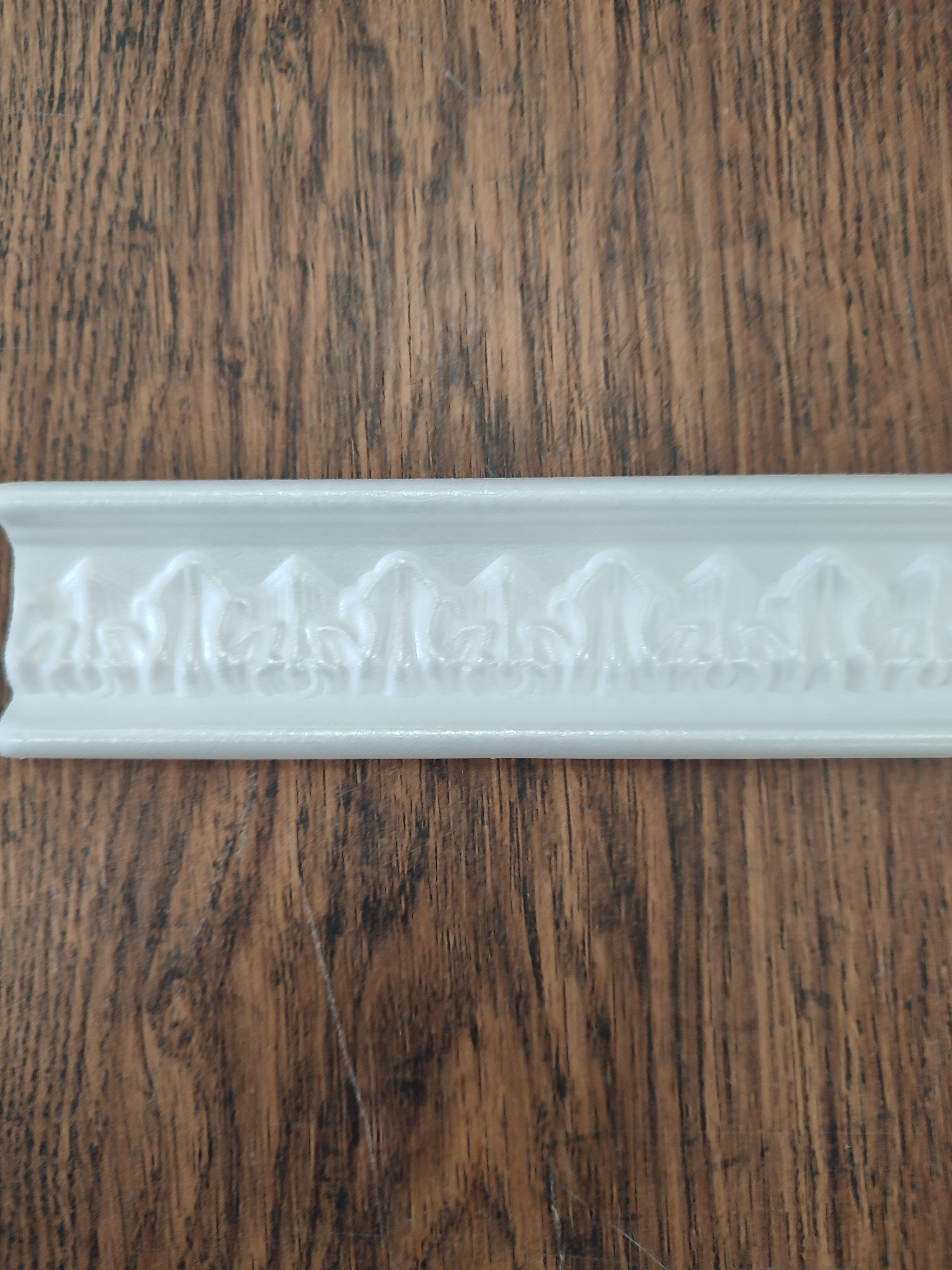 картинка Плинтус потолочный 005 (300) от магазина Евродом