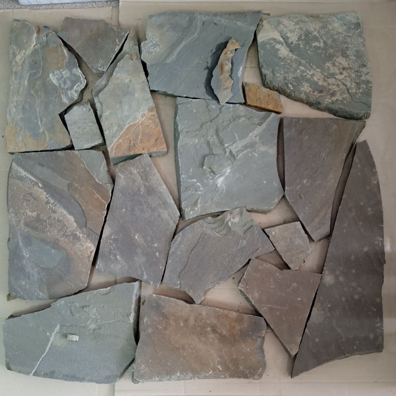 картинка Камень природный (песчаник) Серо-зеленый 30мм (1ряд=1мх1м) от магазина Евродом