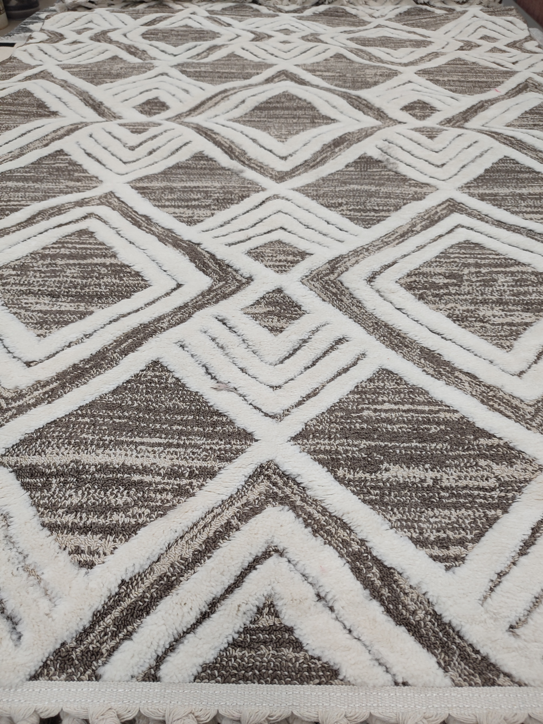 картинка Ковер VICENZA 1.6*2.3 дизайн B0293A CREAM/BROWN от магазина Евродом