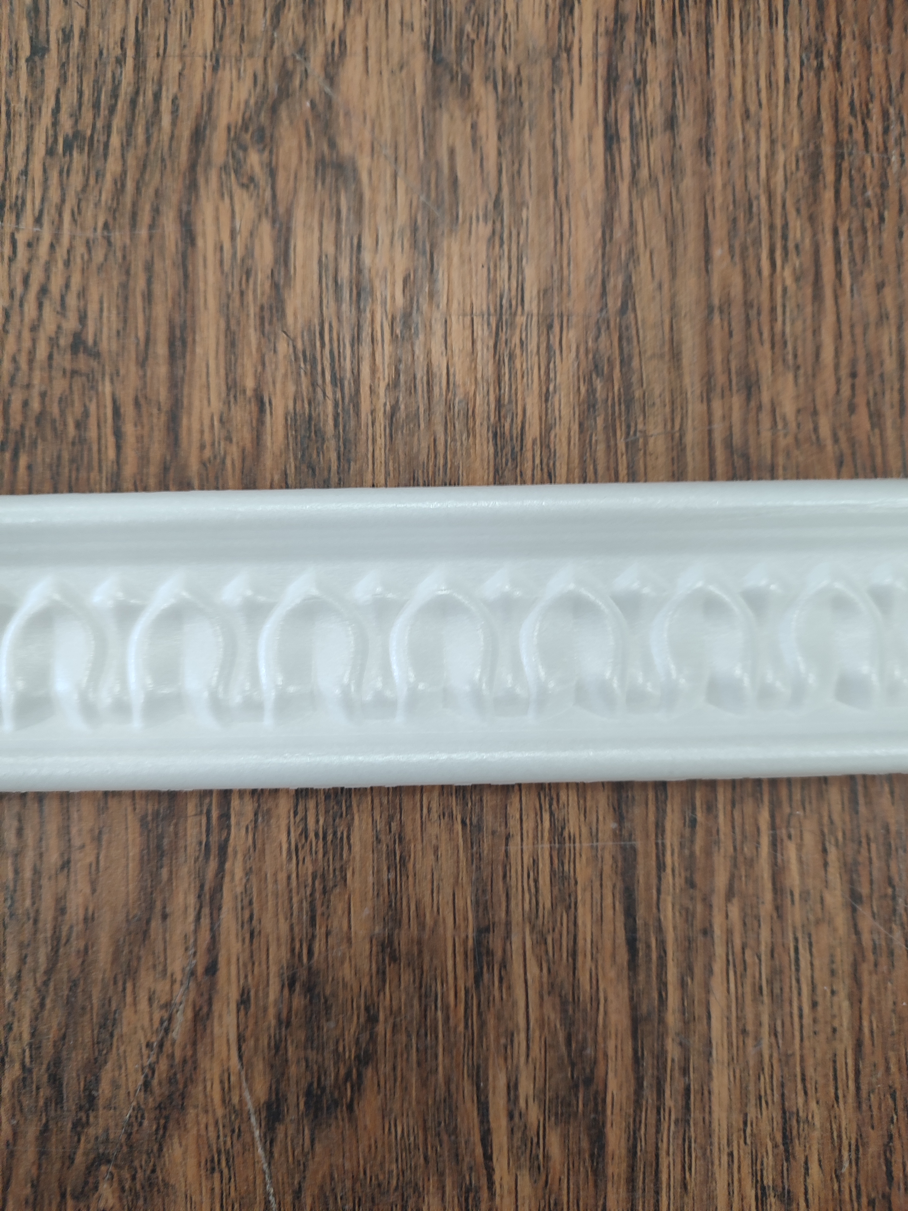 картинка Плинтус потолочный 004 (300) от магазина Евродом