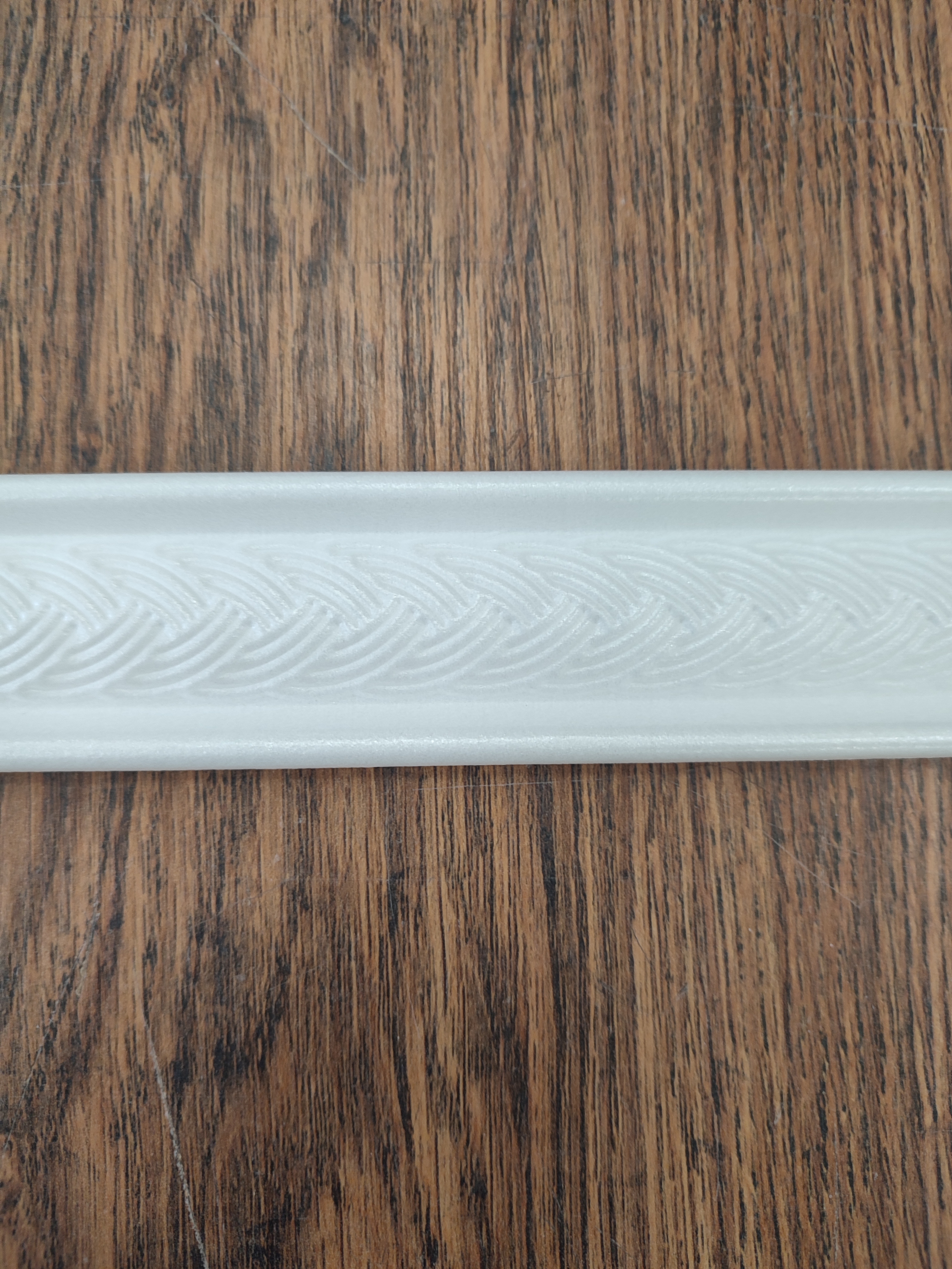 картинка Плинтус потолочный 006 (300) от магазина Евродом