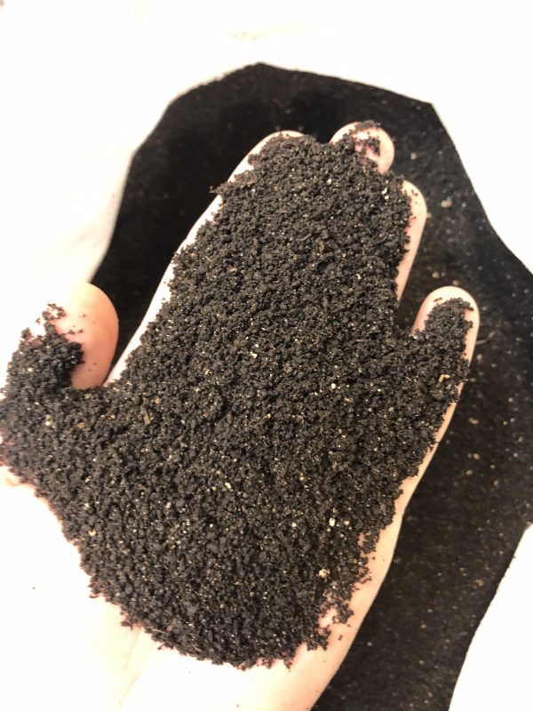 картинка Биогумус сухой Кормилец 50л от магазина Евродом