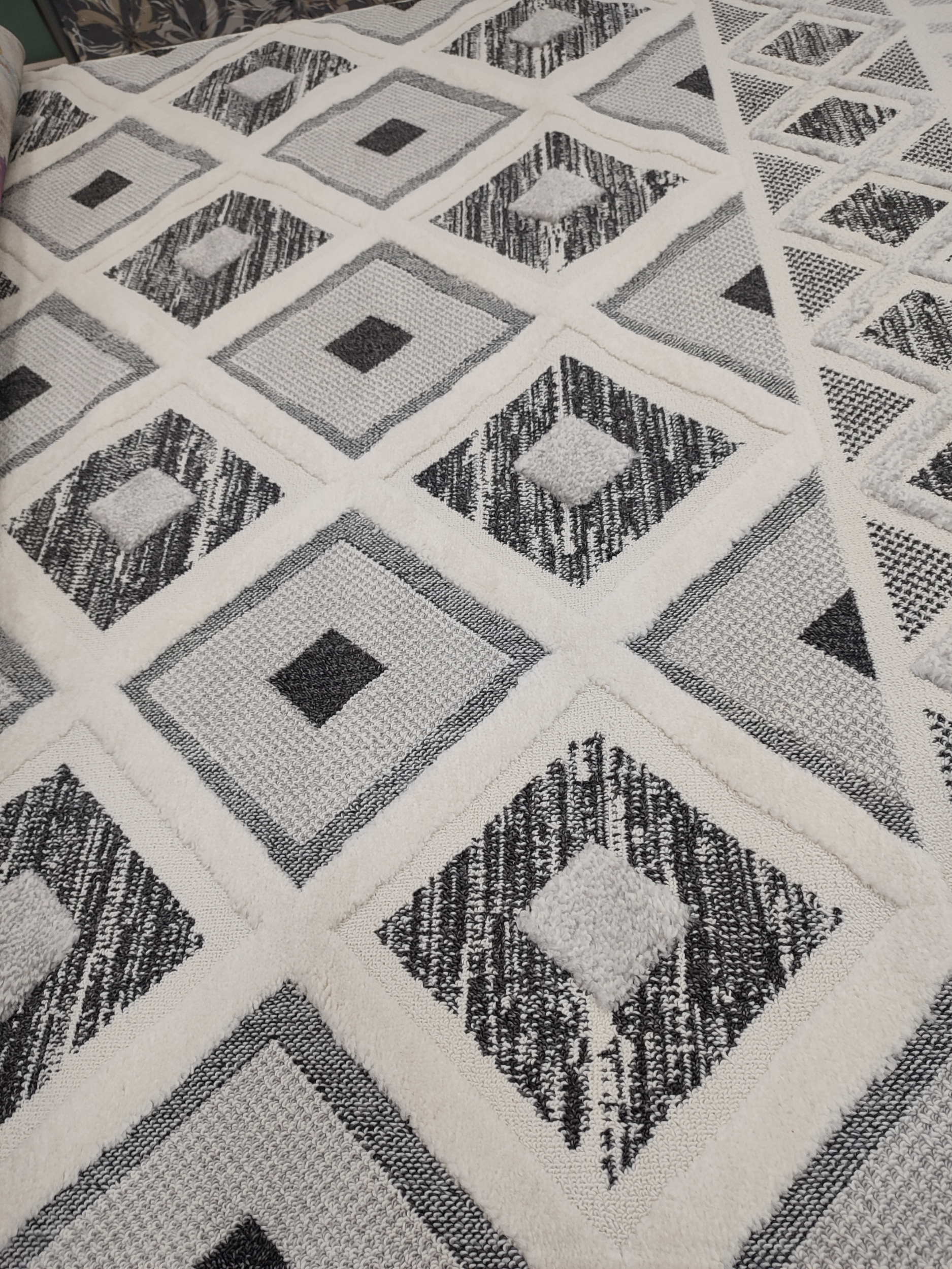 картинка Ковер VICENZA 2*3 дизайн B0242A ANTHRACITE/CREAM от магазина Евродом