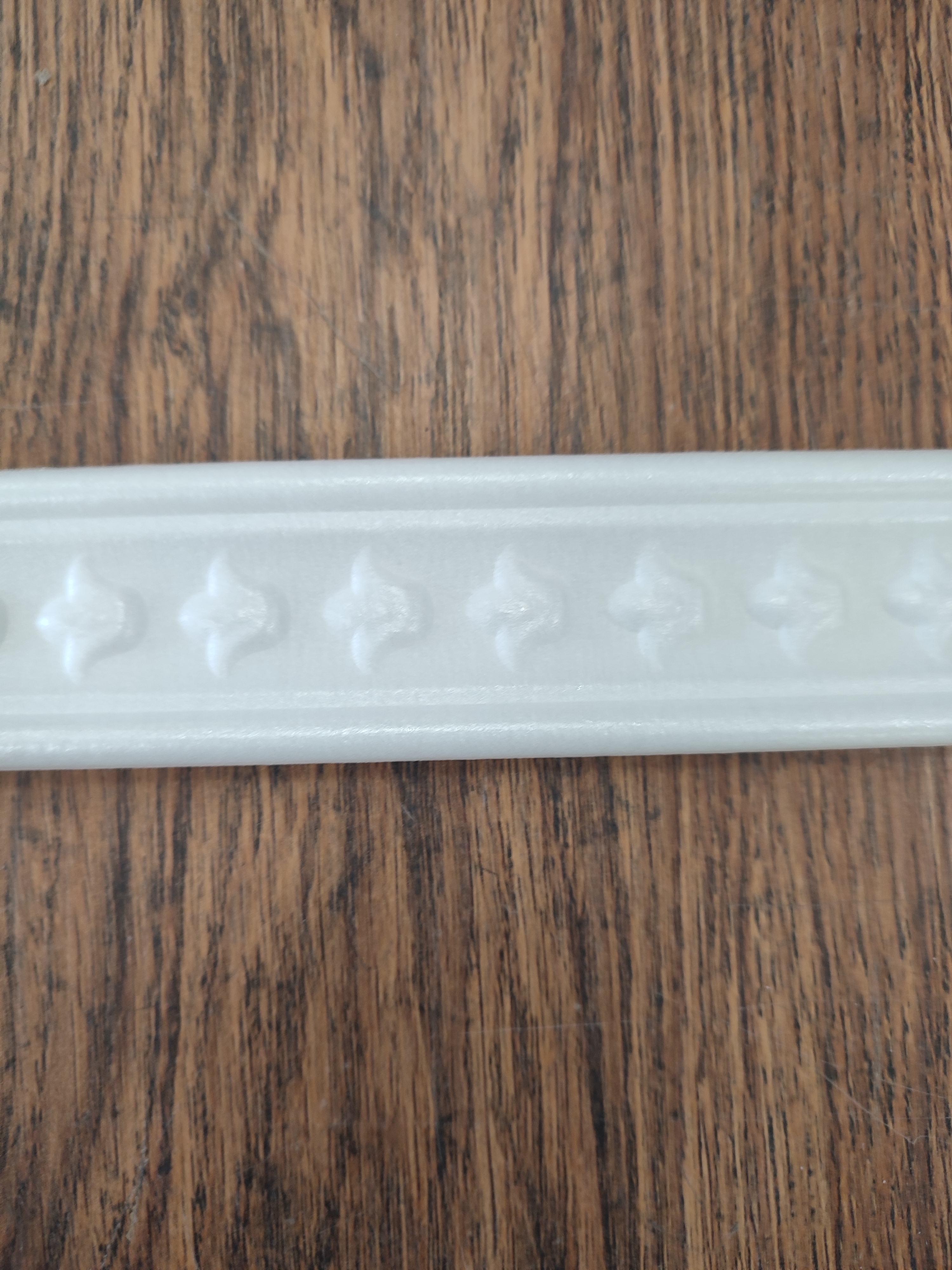 картинка Плинтус потолочный 014 (300) от магазина Евродом