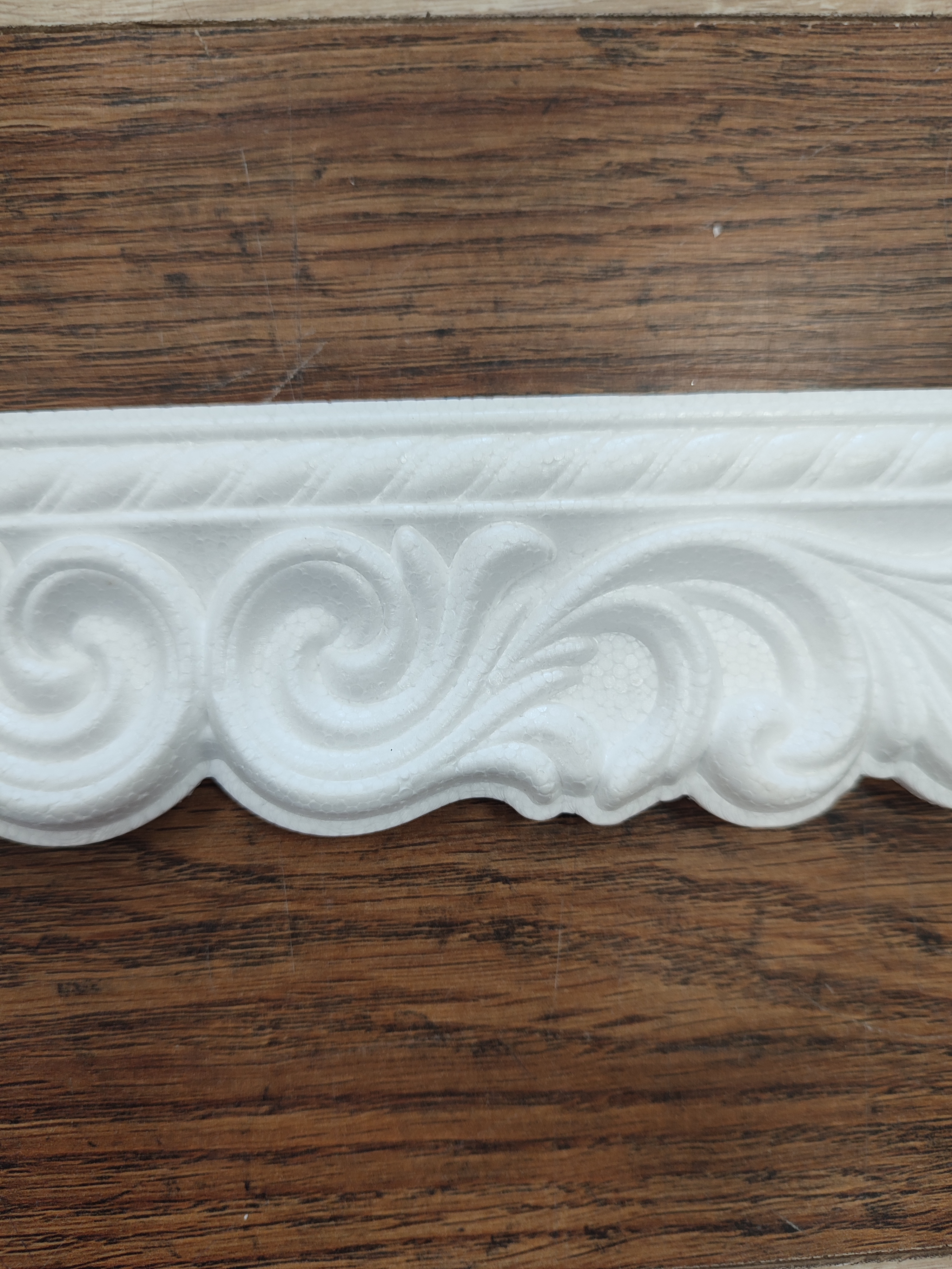 картинка Плинтус потолочный D145/60 (70) 2м от магазина Евродом