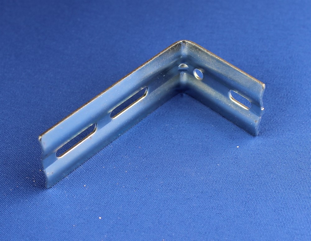 картинка Уголок кронштейна на вертикикальные жалюзи от магазина Евродом